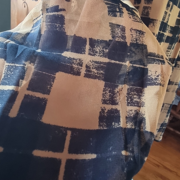 Calvin Klein Mixed Fabric Block Pattern Lined Flowy Top - Picture 8 of 8